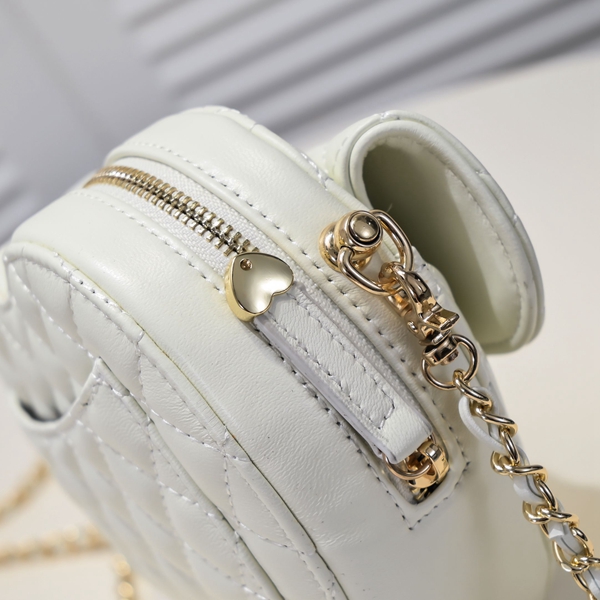 シャネルバッグ角部分ディテール